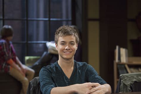 How Peyton Meyer went from Disney darling to starring in a。